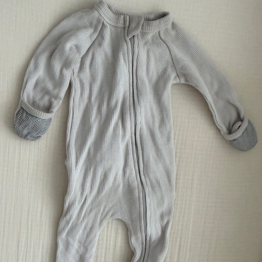 Goumi footies with bumflap- Cream, Gray, Brown 3 to 6 months. 2 way zips - Picture 5 of 6